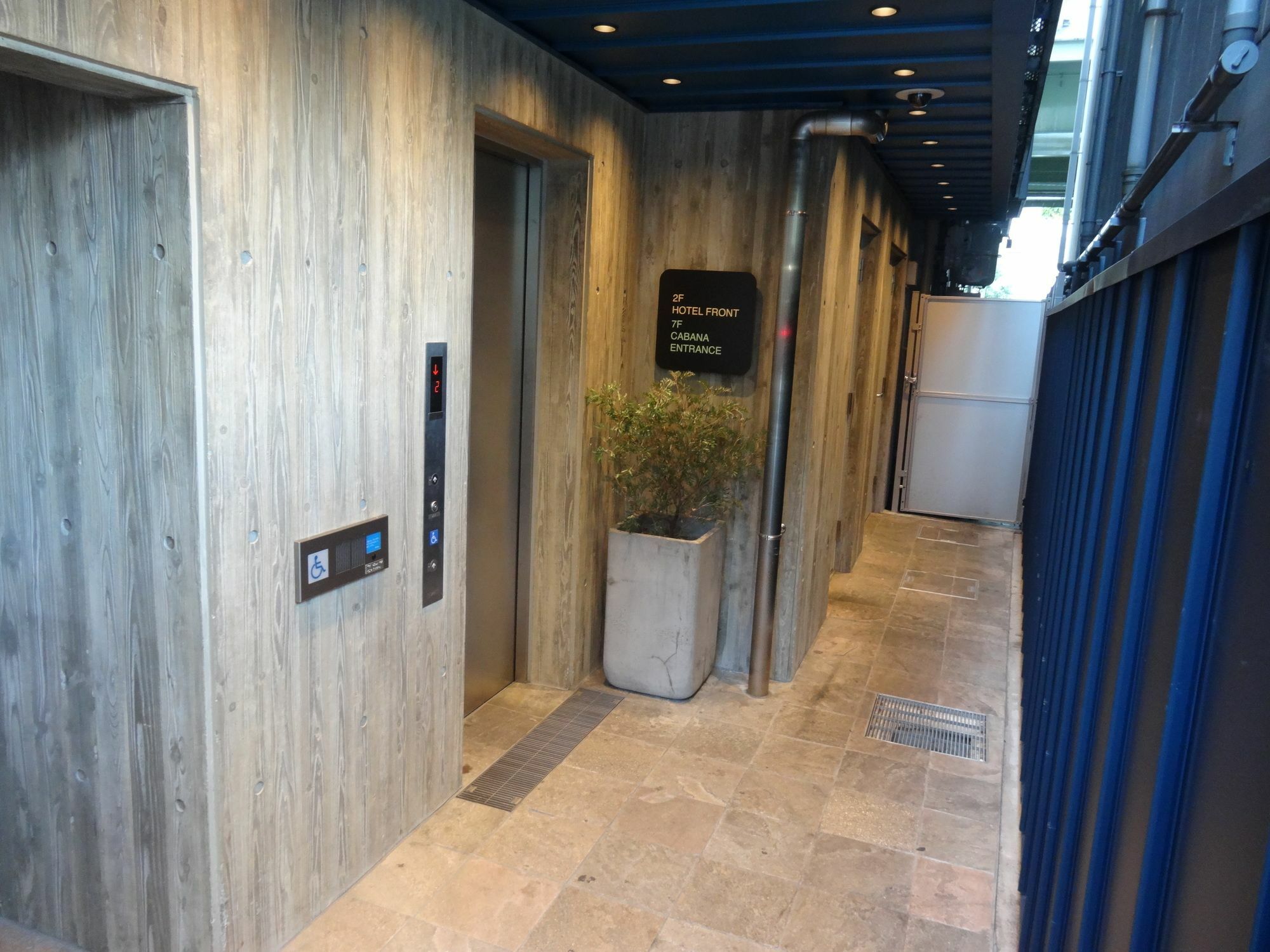 The Wall Hotel Osaka Exterior foto